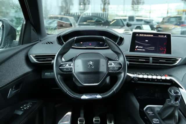 Peugeot 3008 (2017) thumbnail 17