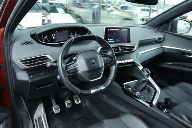 Peugeot 3008 (2017) thumbnail 3