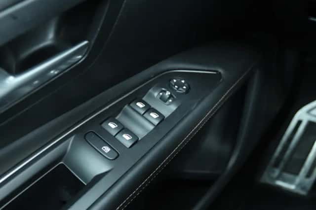 Peugeot 3008 (2017) thumbnail 26