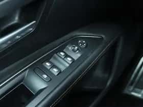 Peugeot 3008 (2017) thumbnail 26