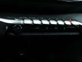 Peugeot 3008 (2017) thumbnail 28