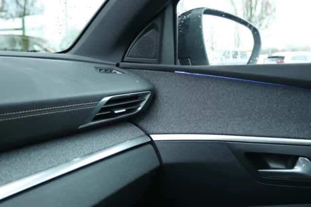 Peugeot 3008 (2017) thumbnail 30