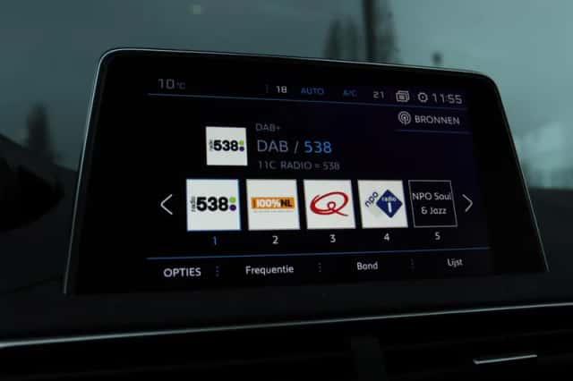 Peugeot 3008 (2017) thumbnail 31