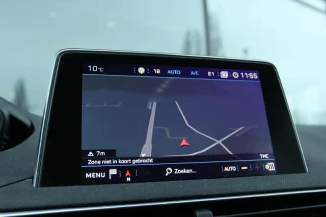 Peugeot 3008 (2017) thumbnail 32