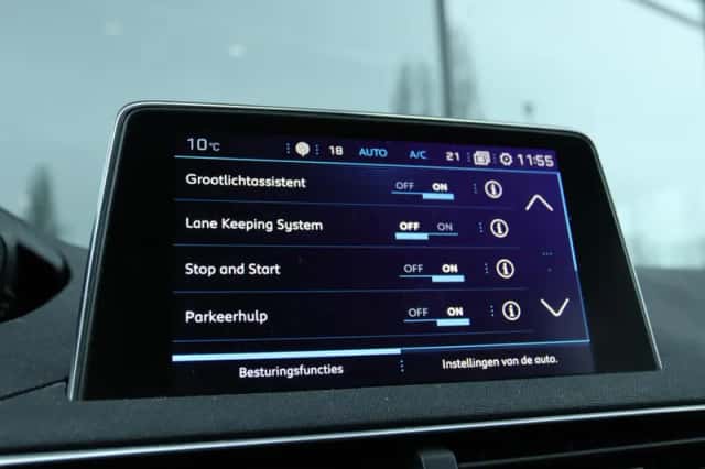Peugeot 3008 (2017) thumbnail 33