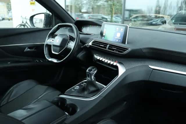 Peugeot 3008 (2017) thumbnail 7