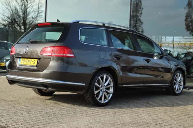 Volkswagen Passat (2012) thumbnail 2
