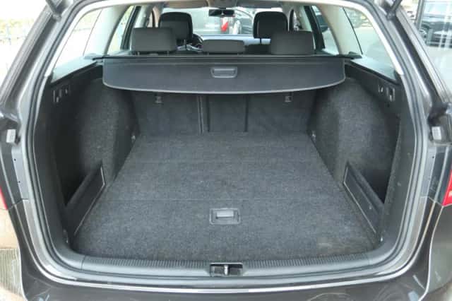 Volkswagen Passat (2012) thumbnail 12