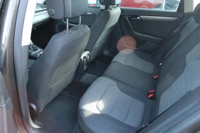 Volkswagen Passat (2012) thumbnail 13