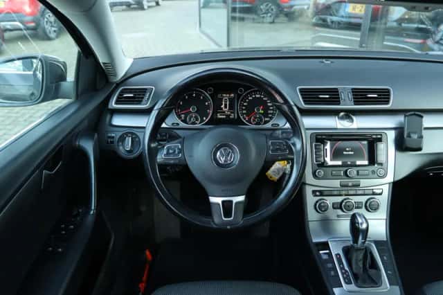 Volkswagen Passat (2012) thumbnail 14