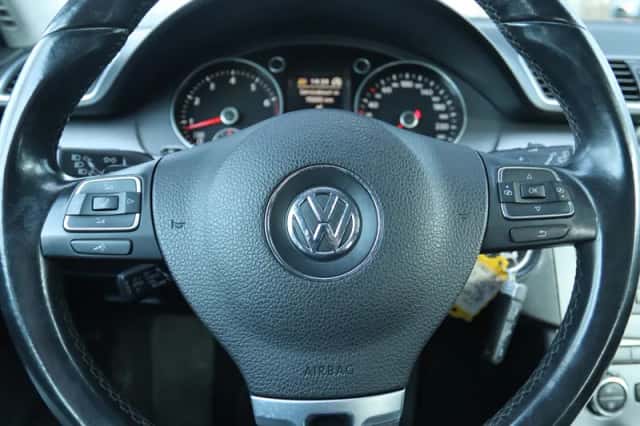 Volkswagen Passat (2012) thumbnail 15