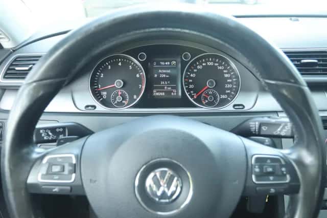Volkswagen Passat (2012) thumbnail 16