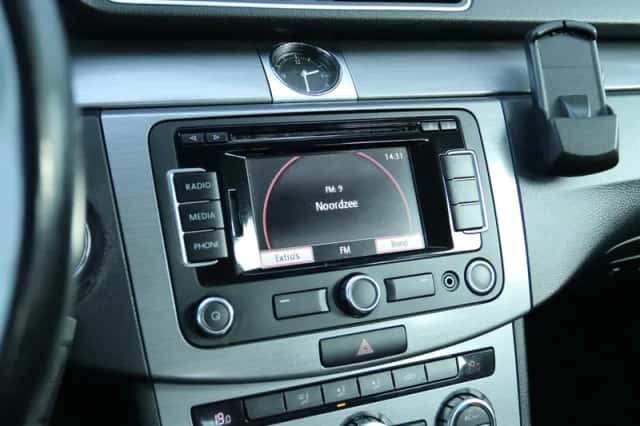 Volkswagen Passat (2012) thumbnail 17