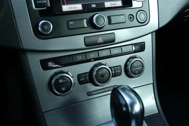 Volkswagen Passat (2012) thumbnail 18