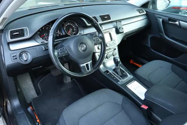 Volkswagen Passat (2012) thumbnail 3