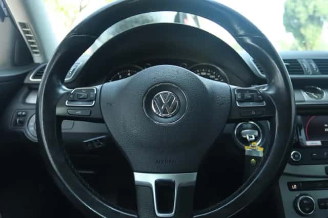 Volkswagen Passat (2012) thumbnail 21
