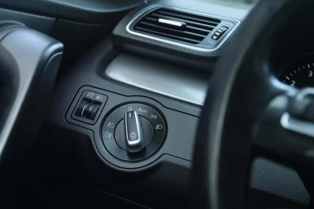 Volkswagen Passat (2012) thumbnail 23
