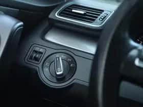 Volkswagen Passat (2012) thumbnail 23