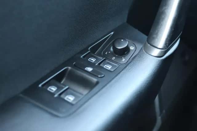 Volkswagen Passat (2012) thumbnail 24