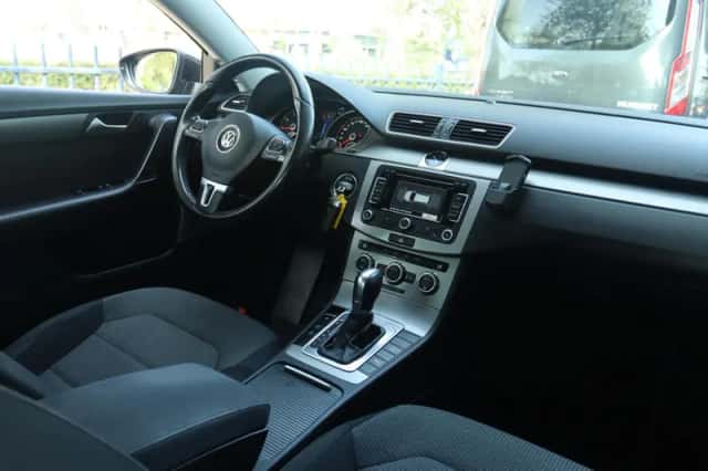 Volkswagen Passat (2012) thumbnail 5
