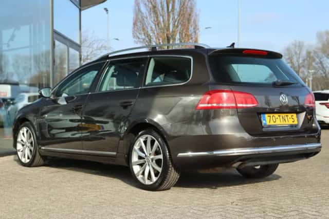 Volkswagen Passat (2012) thumbnail 9