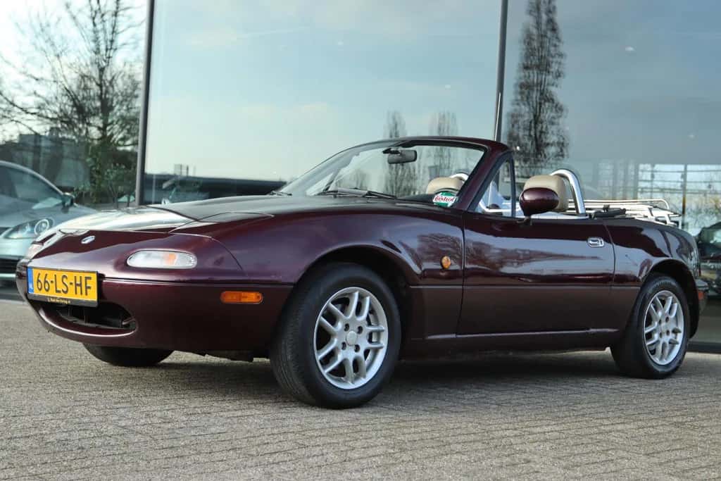Mazda MX-5 (1996) — foto 1