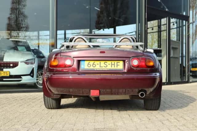 Mazda MX-5 (1996) thumbnail 10