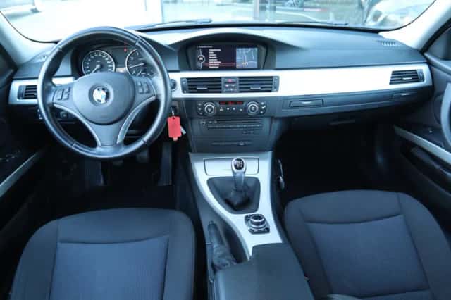 BMW 3-Serie (2010) thumbnail 11