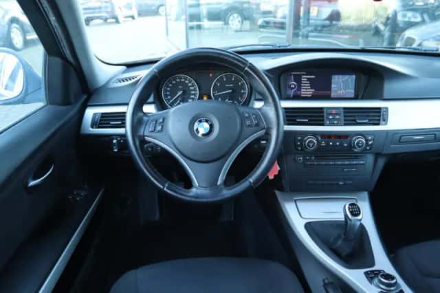BMW 3-Serie (2010) thumbnail 12
