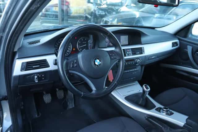 BMW 3-Serie (2010) thumbnail 3