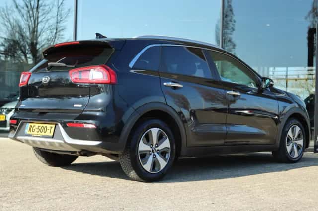 Kia Niro (2018) thumbnail 2