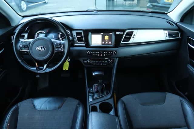 Kia Niro (2018) thumbnail 12