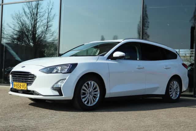 Ford Focus (2022) thumbnail 1