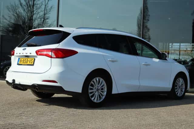 Ford Focus (2022) thumbnail 2