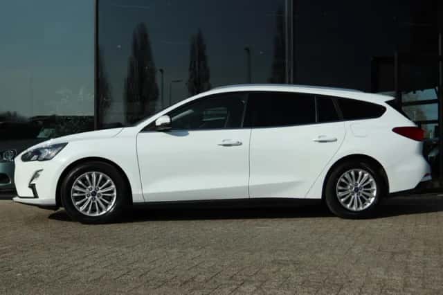 Ford Focus (2022) thumbnail 12