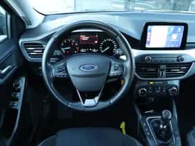 Ford Focus (2021) thumbnail 16