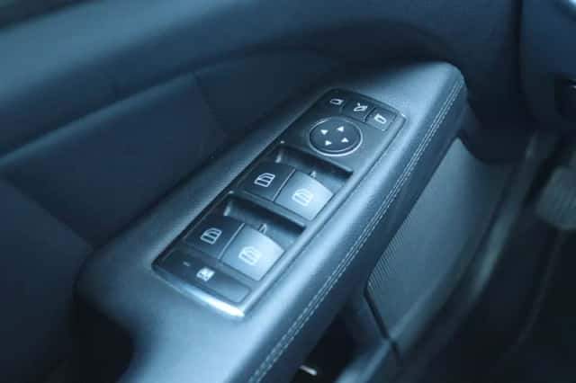 Mercedes-Benz CLS-Klasse (2011) thumbnail 27