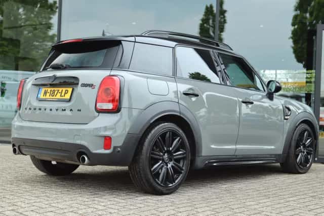 MINI Countryman (2017) thumbnail 2