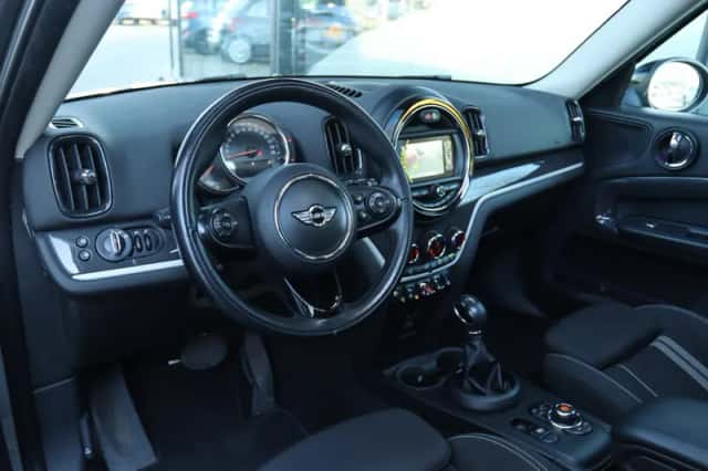 MINI Countryman (2017) thumbnail 3