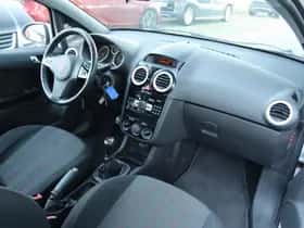 Opel Corsa (2010) thumbnail 10