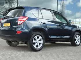 Toyota RAV4 (2010) thumbnail 2