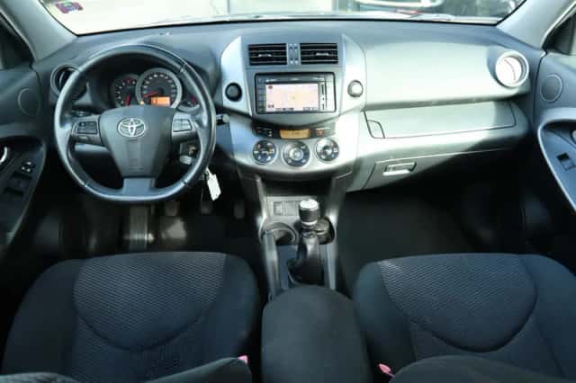 Toyota RAV4 (2010) thumbnail 12
