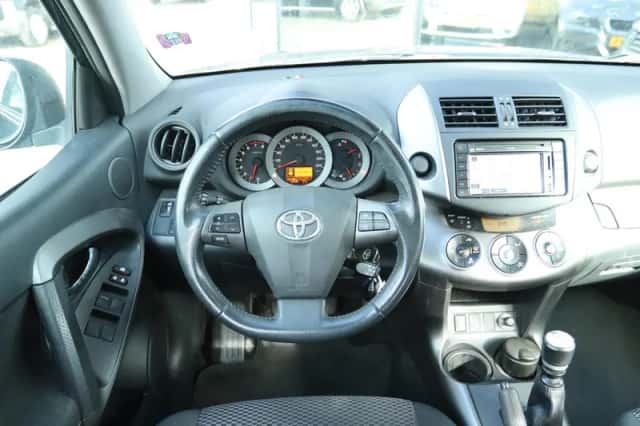 Toyota RAV4 (2010) thumbnail 15