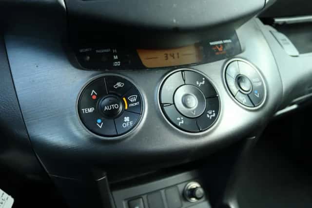 Toyota RAV4 (2010) thumbnail 21