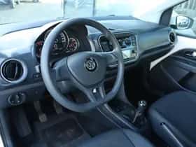 Volkswagen Up! (2017) thumbnail 3