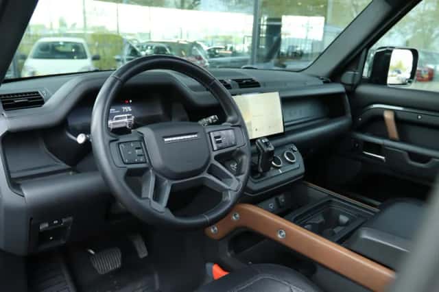 Land Rover Rover (2022) thumbnail 3