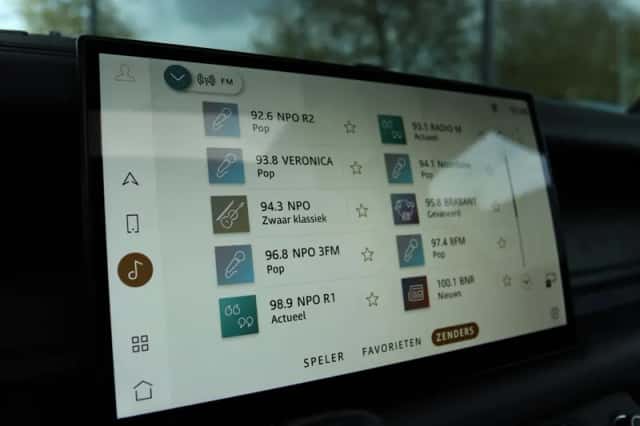 Land Rover Rover (2022) thumbnail 30