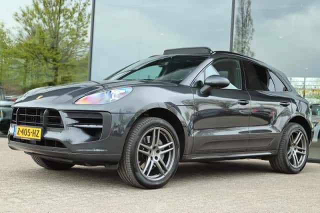 Porsche Macan (2019) thumbnail 1