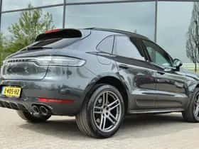 Porsche Macan (2019) thumbnail 2