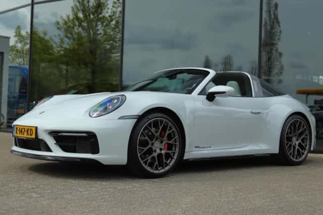 Porsche 911 (2021) thumbnail 1